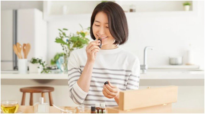 How to Create a Calming Home with Aromatherapy Using a DIY Reed Diffuser?